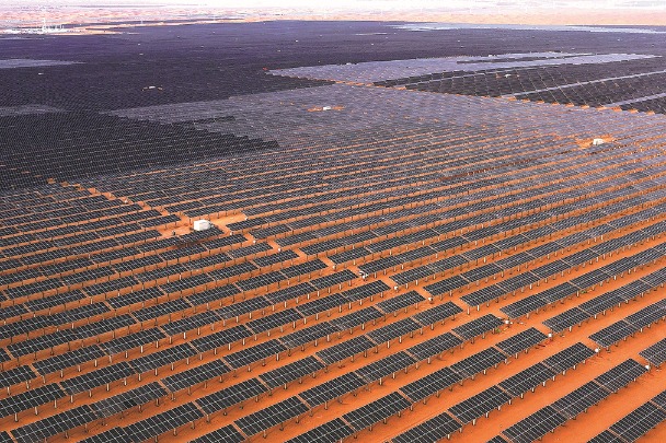 China's first desert-based green power plant on grid