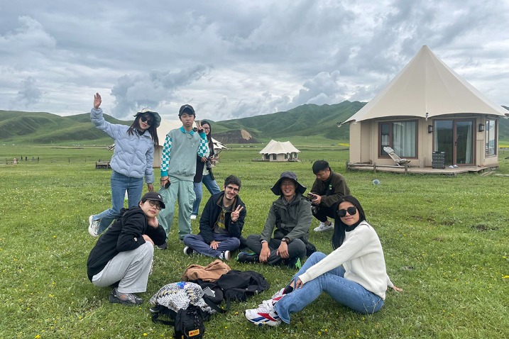 Expats explore Amye Go-Ngon scenic spot in Gansu