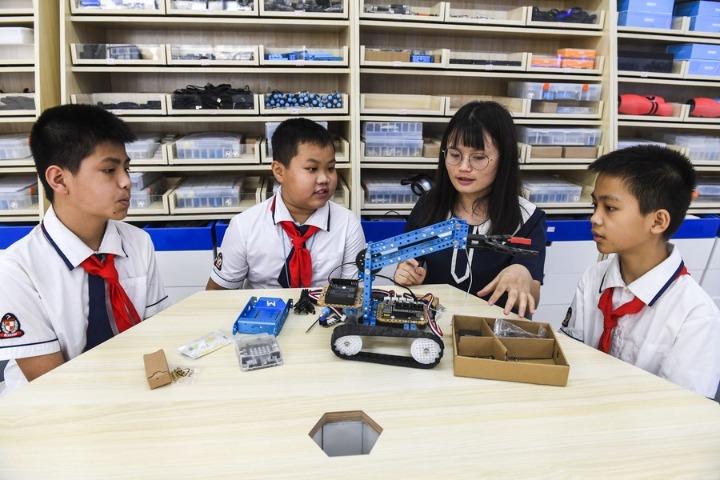 China further boosts scientific competence of primary, secondary school teachers