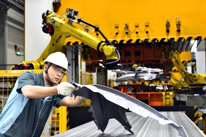 China's manufacturing activity expands for second straight month