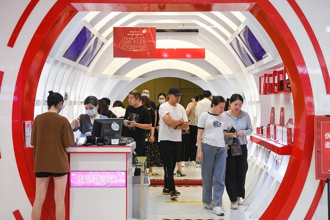 Hainan duty-free shops record double-digit sales growth