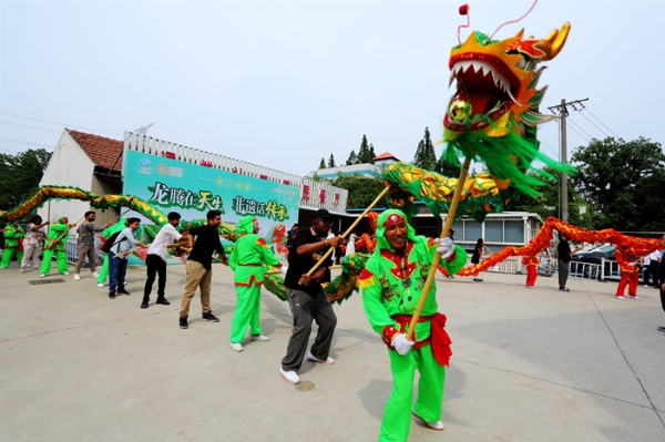 Expats embrace Dragon Boat Festival traditions in Nantong