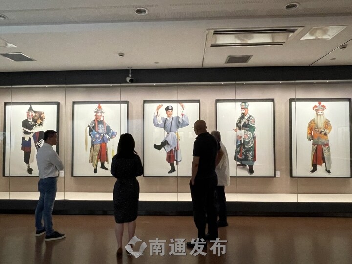Visit Nantong Museum for Peking Opera-themed photo show