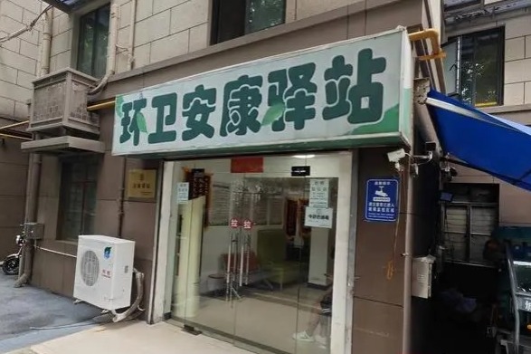 Nanjing sanitation workers enjoy new cool-off sites