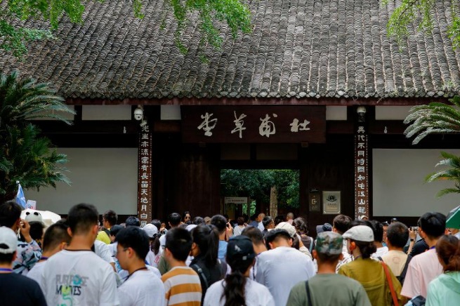 Du Fu's cottage prepares for visitors as games near