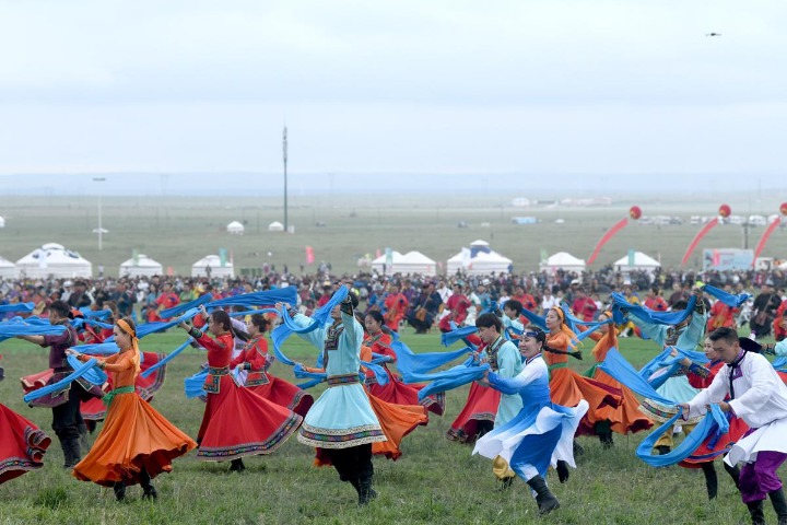 Summer extravaganza staged in Xiliin Gol