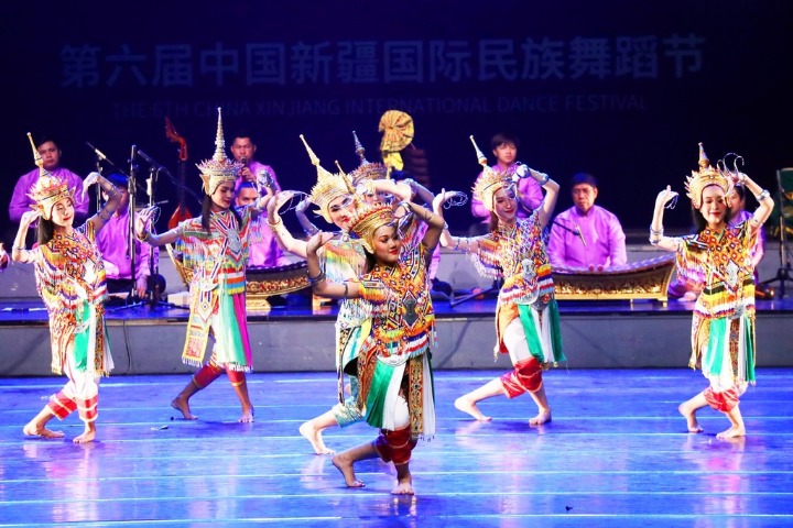 Thai dance number shines at Xinjiang intl dance festival