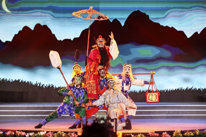 Traditional Chinese opera gala enthralls audiences in Shanxi