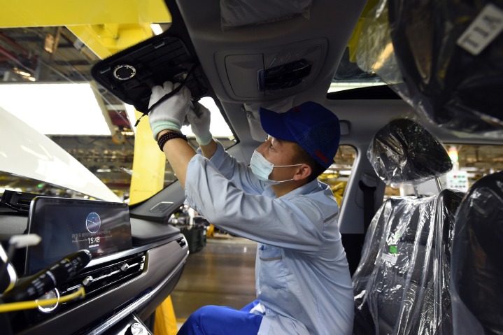 China's auto industry logs robust growth in January-May