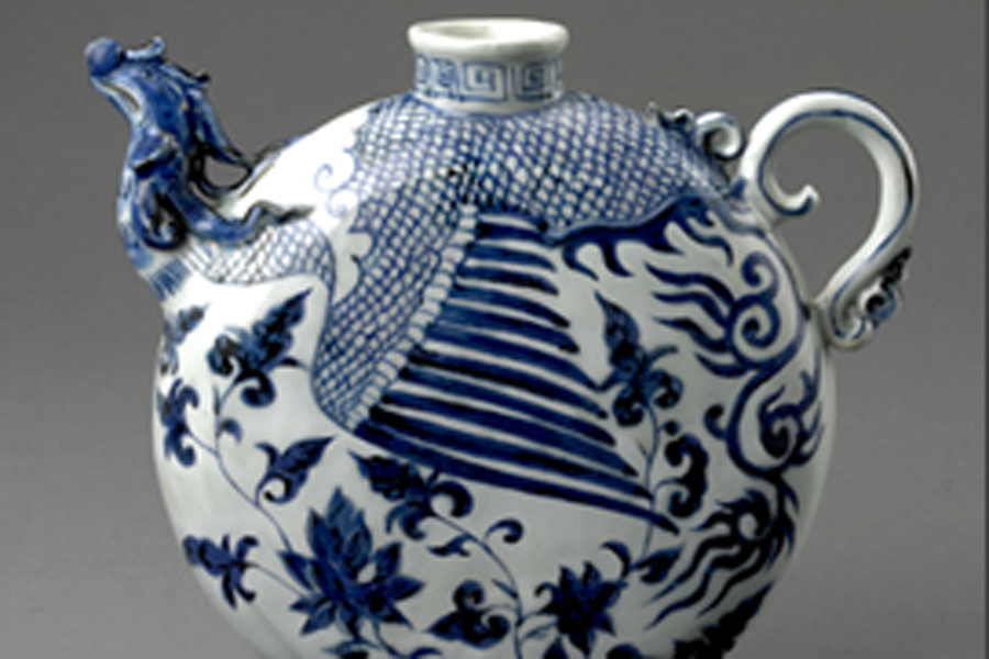 A beautiful Yuan Dynasty blue-and-white flattened pot