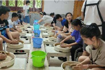 International youth explore the porcelain capital of China