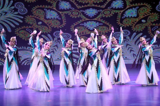 Tajikistan culture shines at Xinjiang dance festival