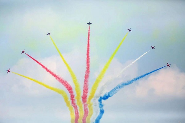 Massive crowds drawn to air show in Changchun