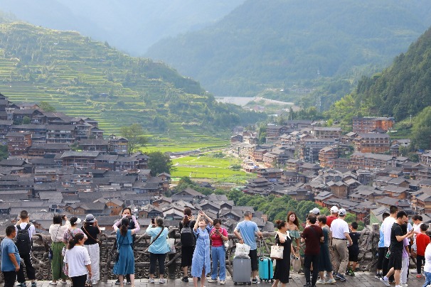 Guizhou village welcomes massive crowds