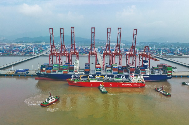 China-built world's largest LNG transport refueling vessel begins work