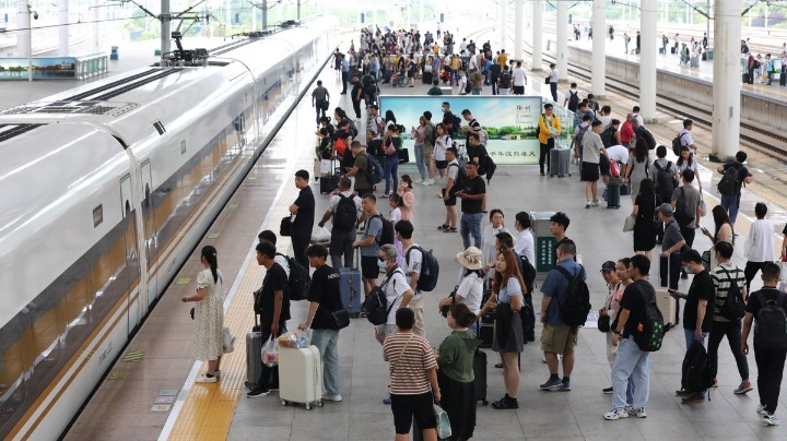 China's railway passenger trips skyrocket 124.9% in H1