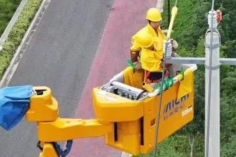 Air-conditioned protective vests used by outdoor grid workers in Jiangsu