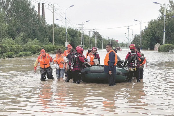 Flood wreaks havoc in NE China