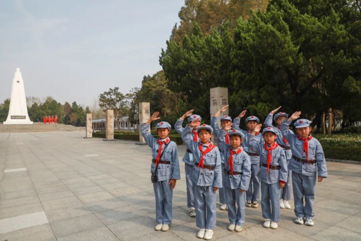 Ministry promotes patriotic education with Red tourism for students