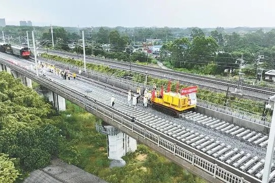 China lays tracks connecting Vietnam to border city