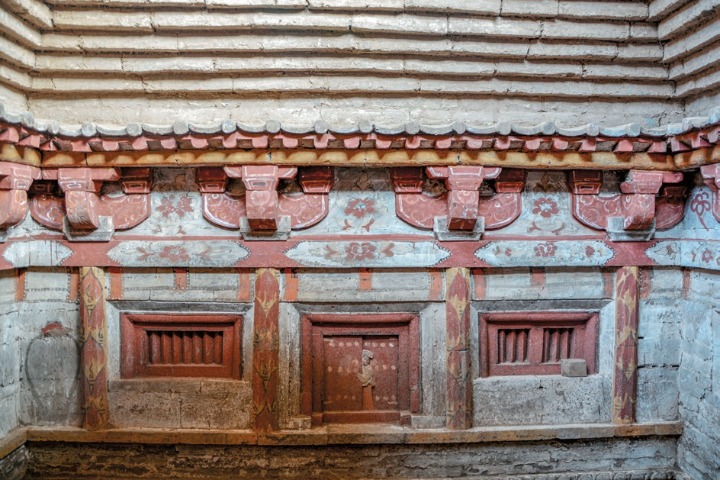 Abundant brick carvings and colored paintings found in two Song Dynasty tombs