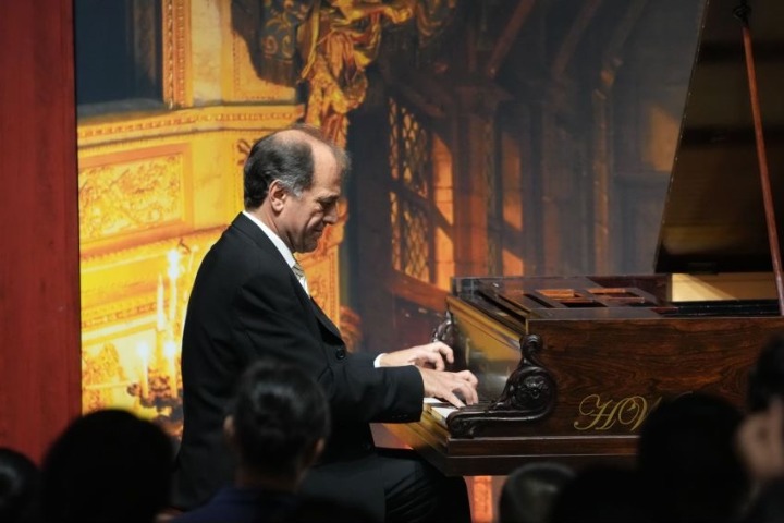 Pianist wows audiences in Shenzhen with Lizst’s melodies