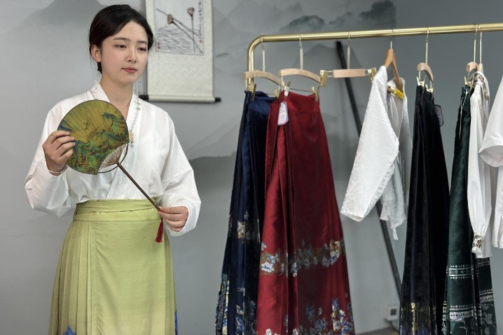 Hanfu sales gaining popularity via livestreaming