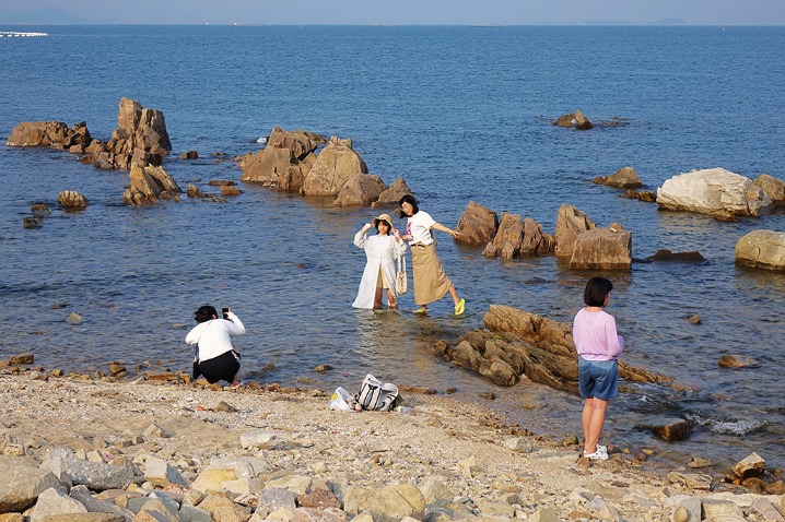Embrace the picturesque seascape of Liansan Island in Qingdao