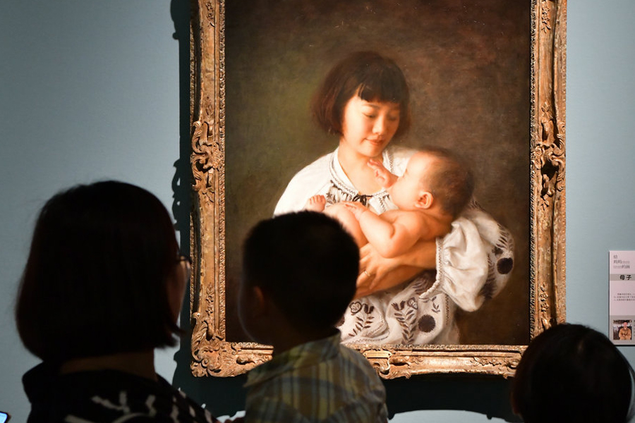 Exhibition shows portraits of mothers