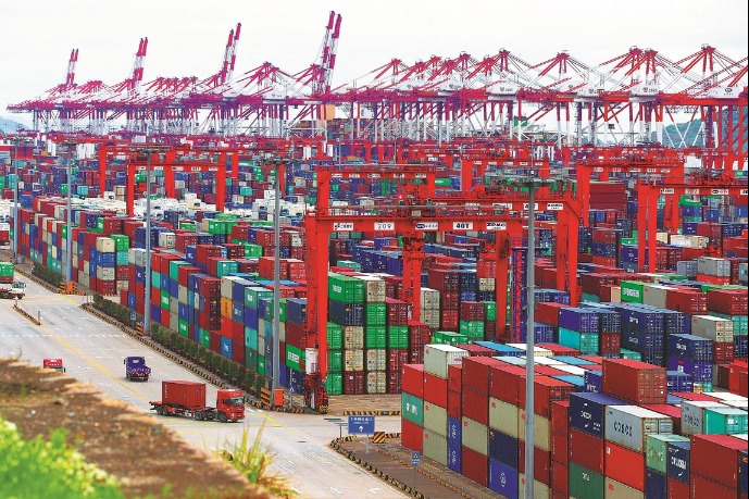 Shanghai sees foreign trade growth in Jan-July