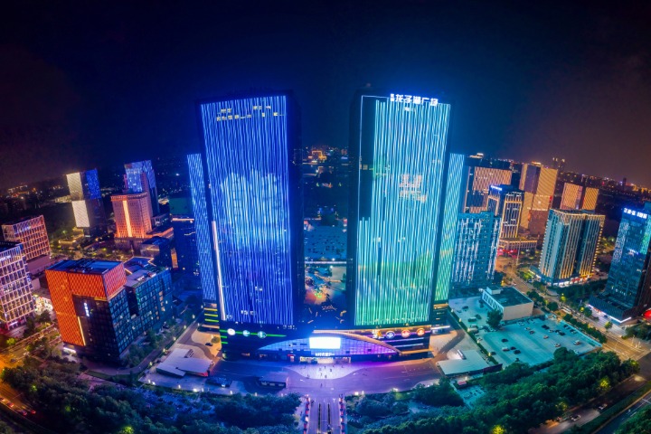 Zhengzhou stages lightshow at Intelligence Island