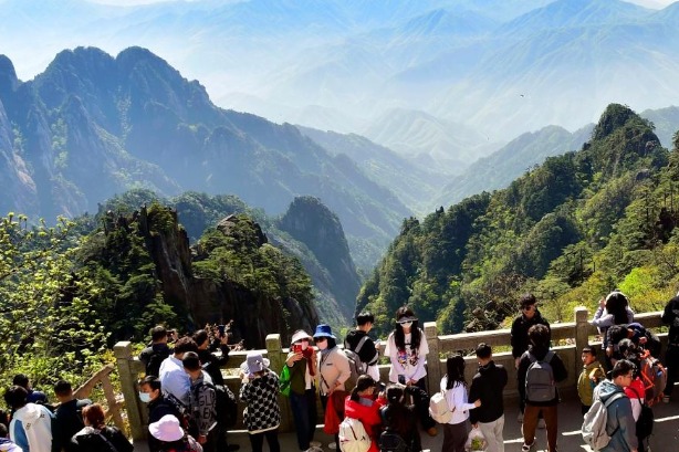 Huangshan Mountain management advises tourists not to eat instant noodles