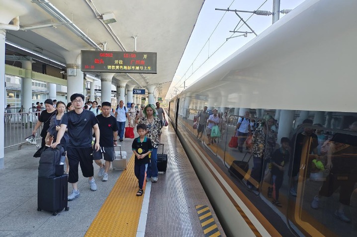 China sees 701m railway passenger trips since July