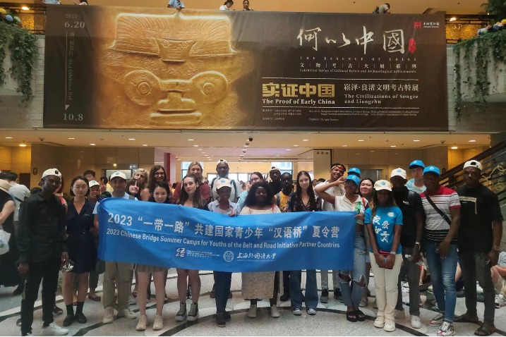 Foreign students enjoy museum tour in Shanghai