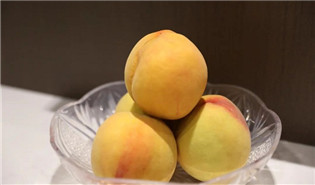 Time to eat Zhenhu yellow peaches