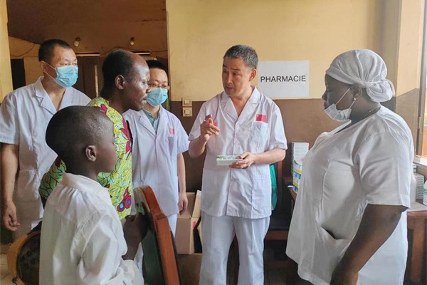 Chinese doctors continue after 45 years serving Benin