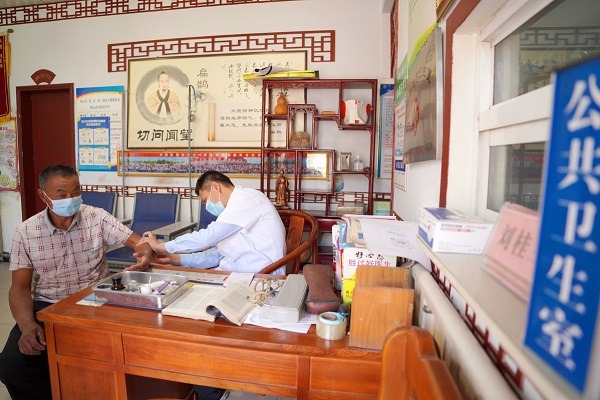China improves abilities of grassroots medical workers through training program