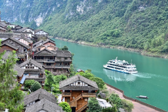 Tourist frenzy at the Gongtan Ancient Town scenic area in Chongqing