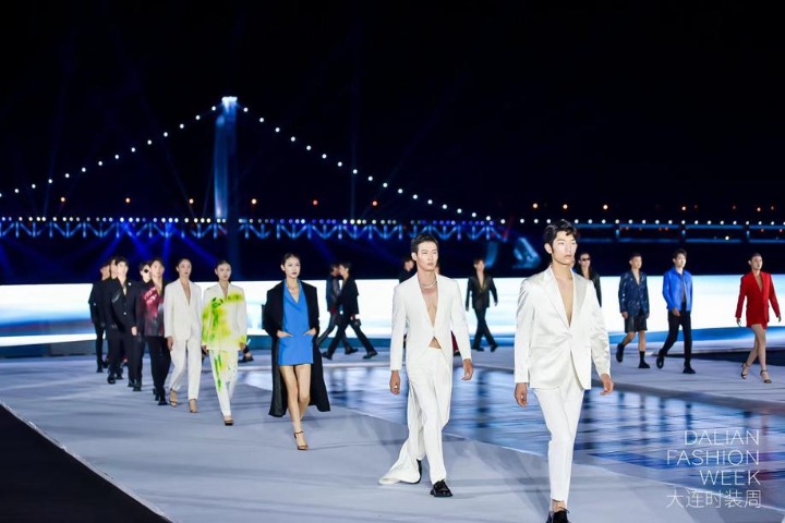 Dalian Fashion Week features shoreline shows