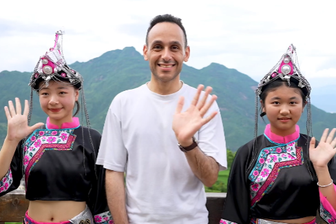 Foreign teacher, Hangzhou students capture picturesque countryside