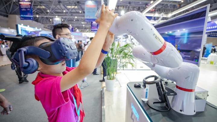 Deals worth over 200b yuan inked at Smart China Expo
