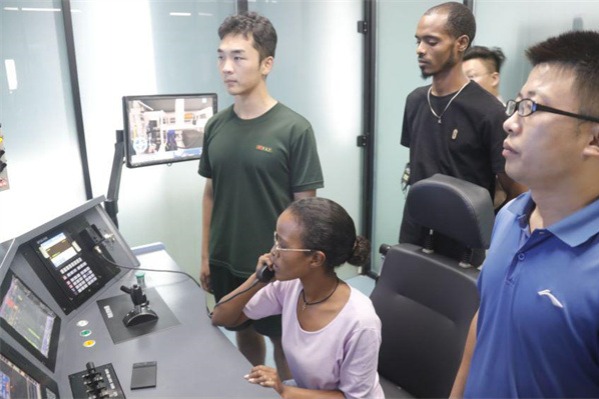 Trainees from Africa learn railway skills in Henan