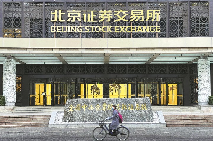 New board in Beijing starts trading to boost 'little giants'