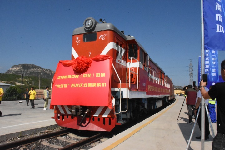 Zhangjiakou's first freight train takes off for Uzbekistan