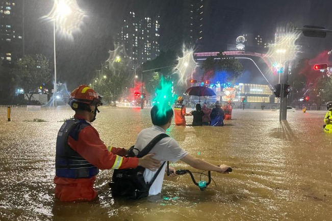 Shenzhen residents affected by storm can get payments