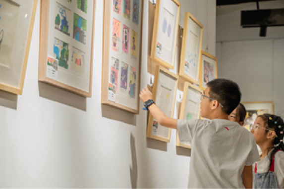 Original Chinese picture book touring exhibition opens in Chengdu