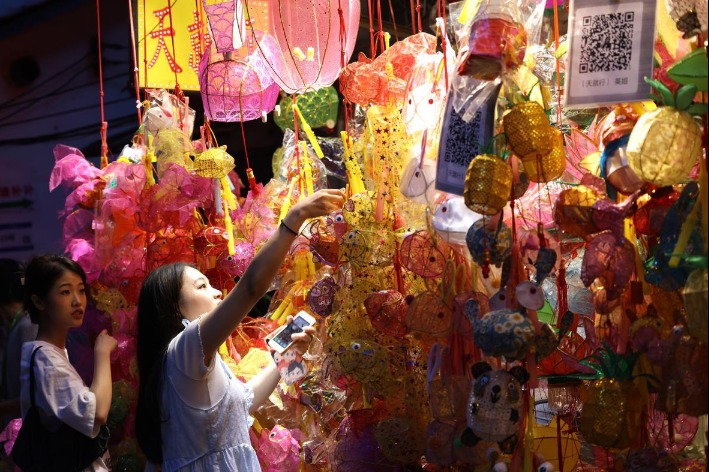 Look: Guangzhou dazzles with handmade lanterns for Mid-Autumn Festival