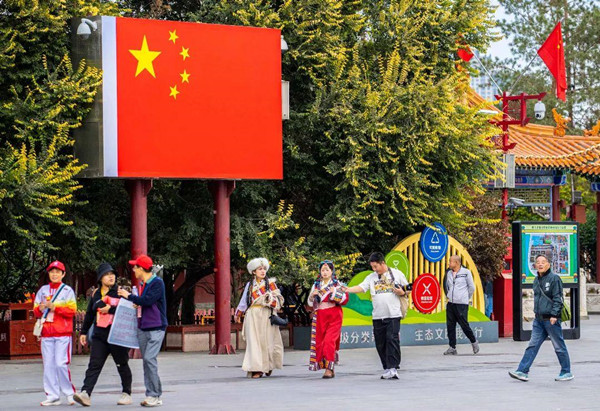 Saluting National Day, Hohhot fills up with patriotic pride