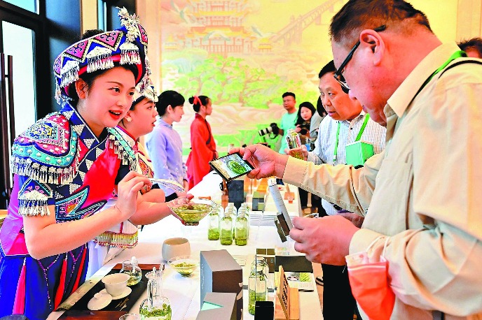 Tourism officials promote Tea Road at Wuhan conference