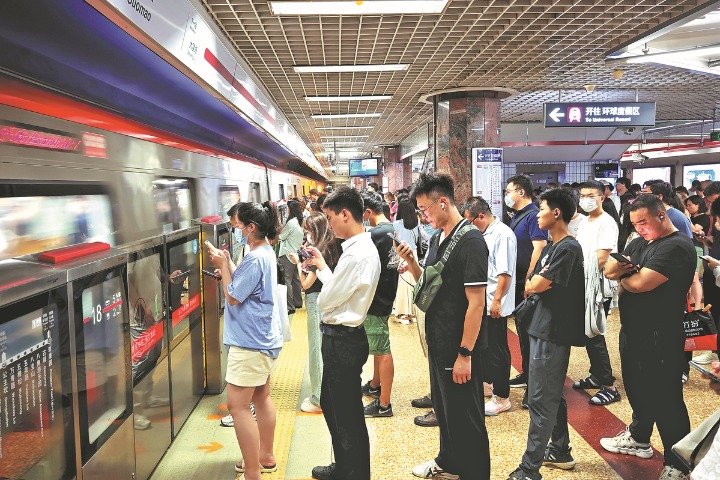 China's urban rail transit trips up 40% in September